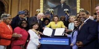 美国国会批准拜登大规模气候和健康法案