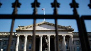 稳定币进入监管拐点：美国监管全面盯梢稳定币，USDC们与银行展开博弈